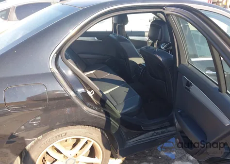 2012 Mercedes-Benz C 250 Sport из США, поврежденный, VIN WDDGF4HB8CR236198